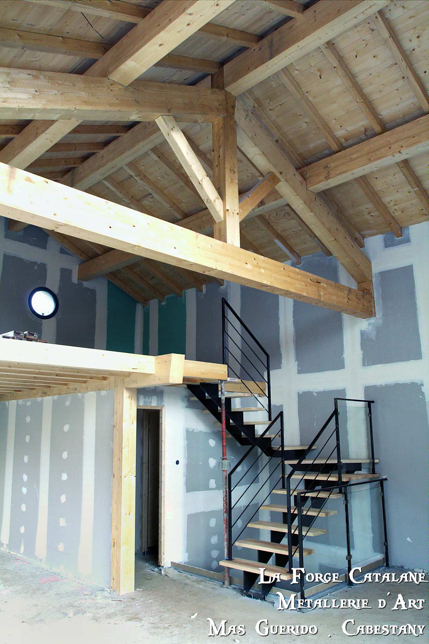 escalier double limons cremaillere marches bois frene olivier forge catalane formigueres 2.jpg